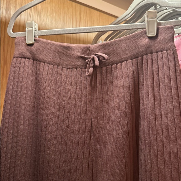 Chic Ribbed Two Piece Set - Picture 3 of 6